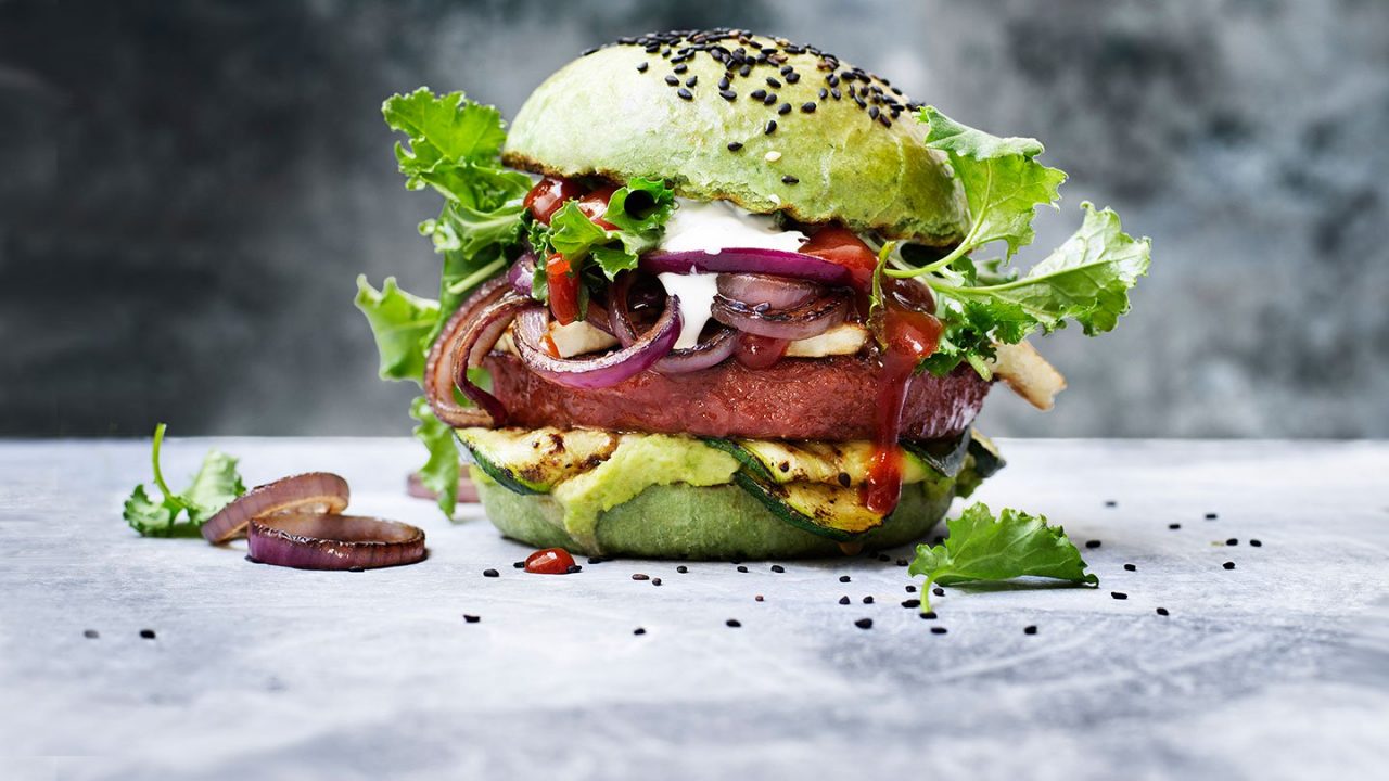 Nestlé entra no mercado de carne fake com o Awesome Burger