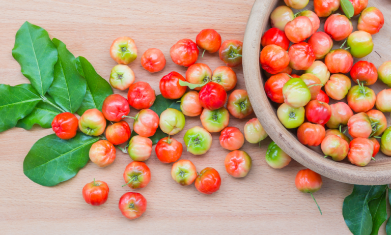 Alto potencial de vitamina c amplia presença da acerola em alimentos e suplementos