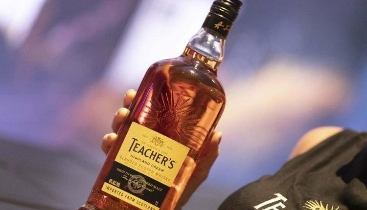 Dona da cachaça 51 vai distribuir uísque Teacher`s