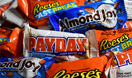 Hershey eleva perspectivas de vendas e ganhos