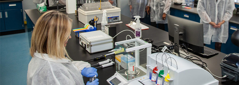 ADM inaugura laboratório de microbiologia