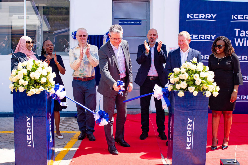 Kerry inaugura fábrica na Tanzânia