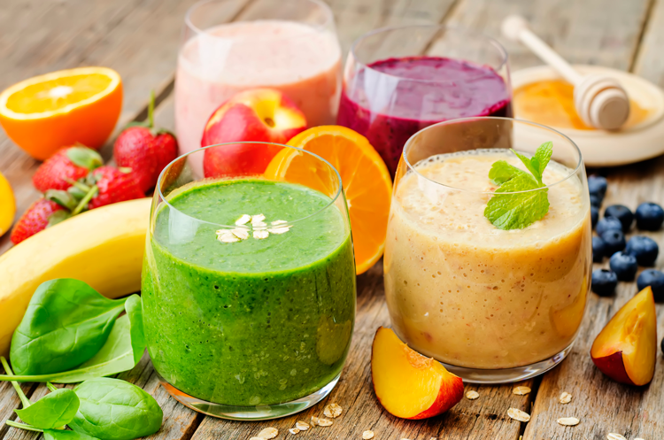 Bebidas saudáveis exploram sabores cítricos, nostálgicos e globais